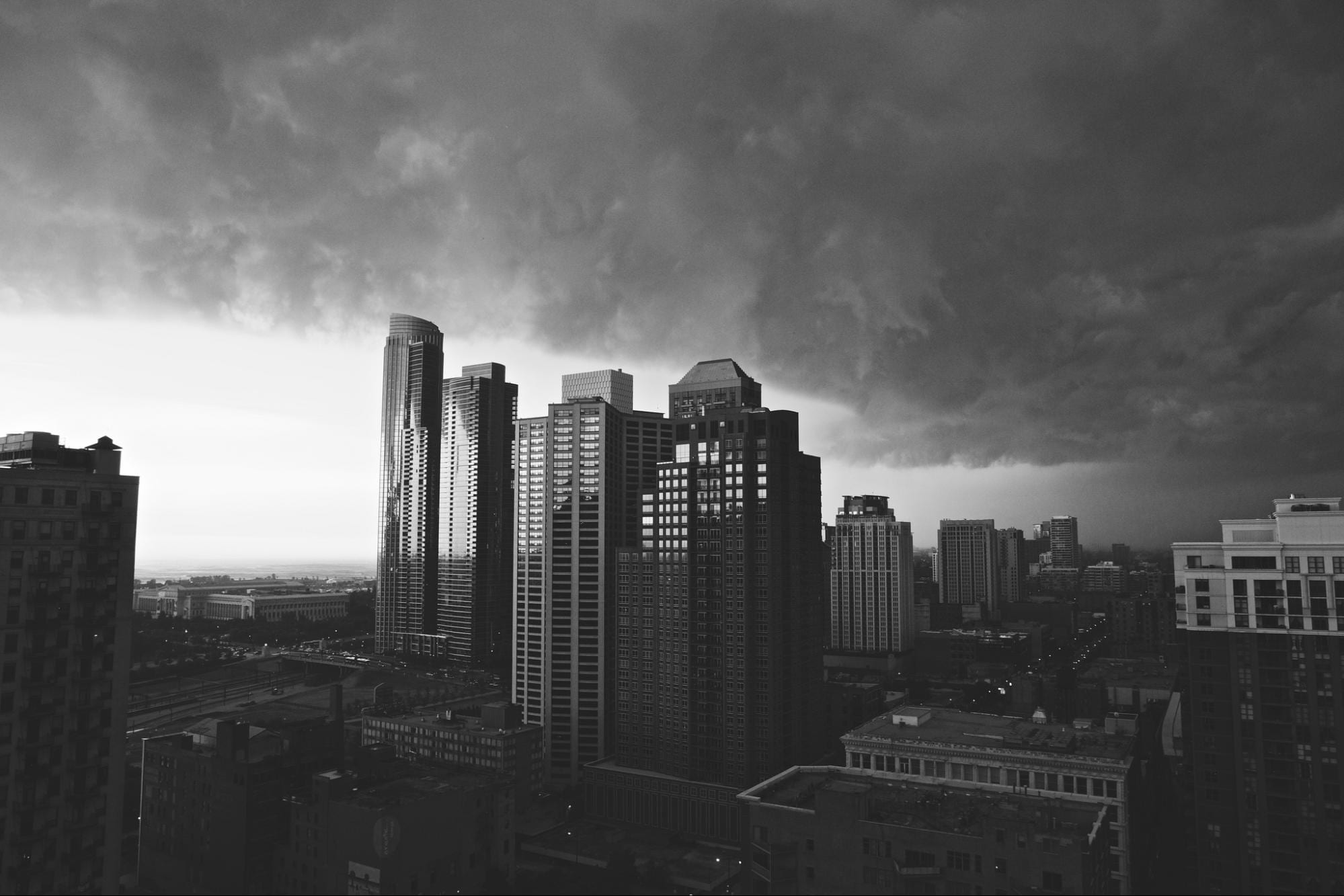 storm looming over chicago