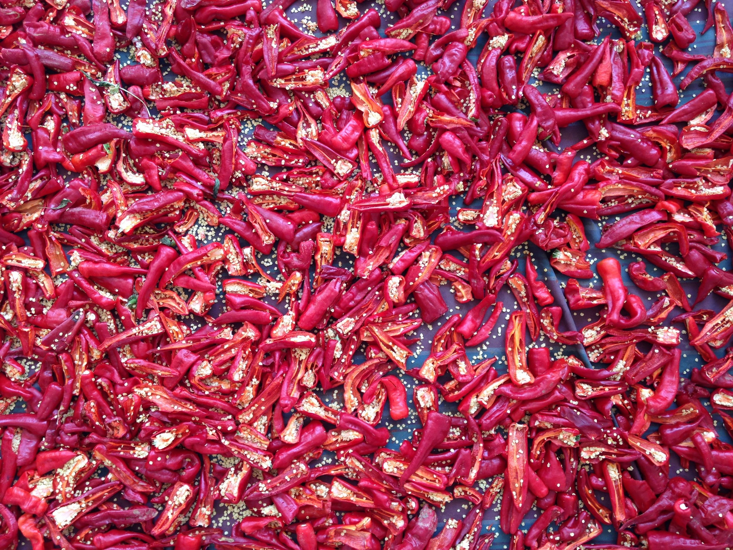 Dried Chili Peppersâ€ by Yamen is licensed under CC BY-SA 4.0